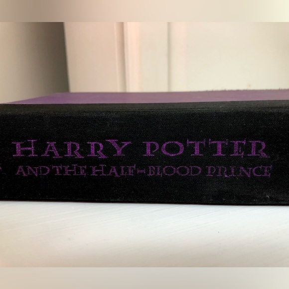 Twilight Saga Eclipse & Harry Potter Hardcover Books - Picture 10 of 15